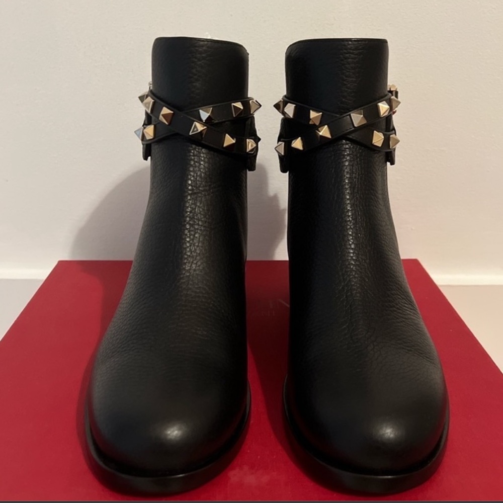Valentino Garavani Rockstud Black Leather Ankle Boots size 37